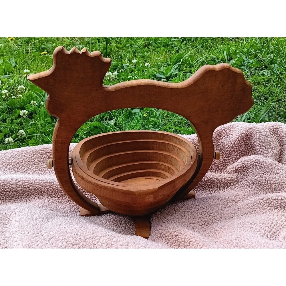 VTG Collapsible Spiral Cut Wooden Chicken Basket Rustic Farmhouse Cottagecore